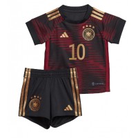 Camisa de Futebol Alemanha Serge Gnabry #10 Equipamento Secundário Infantil Mundo 2022 Manga Curta (+ Calças curtas)